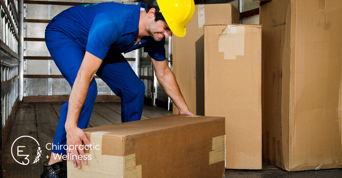 The Right and Wrong Way to Lift Heavy Objects Without Hurting Your Back image